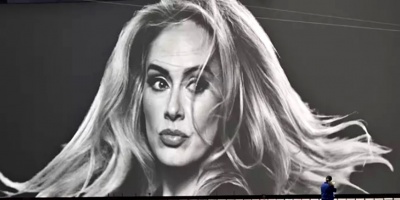 Adele interrumpe su concierto en Mnich para seguir la final femenina de 100 metros de los Juegos Olmpicos