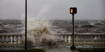 El hurac�n 'Debby' se convierte en tormenta de categor�a 1 antes de tocar tierra en EEUU