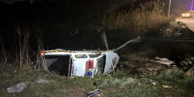 Evadi� control policial y se inici� una persecuci�n que termin� con cuatro lesionados