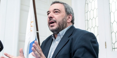 El senador del Frente Amplio Mario Bergara se mostr� partidario a debatir con Diego Labat, eventual ministro de econom�a, si gana las elecciones el Partido Nacional 