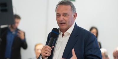 El candidato a la presidencia por el Partido Nacional dijo que no entiende por qu� le cuesta tanto decir a Yamand� Orsi decir que en Venezuela hay dictadura