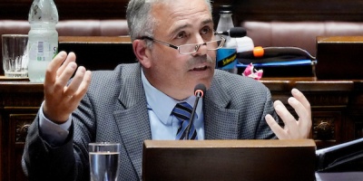 Leret� presenta informaci�n sobre contrataci�n de ediles del FA en Canelones