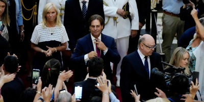 El desempe�o de Lacalle Pou tiene 50% de aprobaci�n, seg�n Equipos Consultores