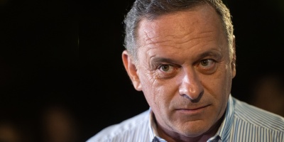 Si se vota por el plebiscito, "el riesgo pa�s se ir�a por �las nubes�