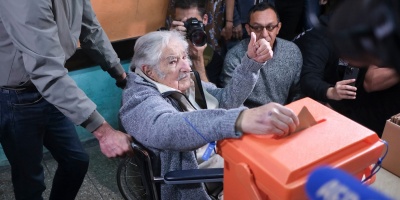 Jos� Mujica vot� en la Escuela del Cerro n�mero 149