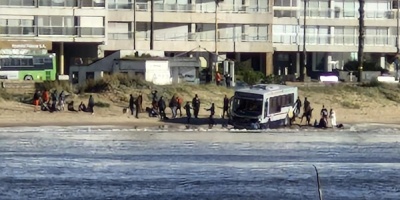 8 de los 15 heridos en el �mnibus de Cutcsa que se precipit� hacia la Rambla en Playa Pocitos, ya fueron dados de alta