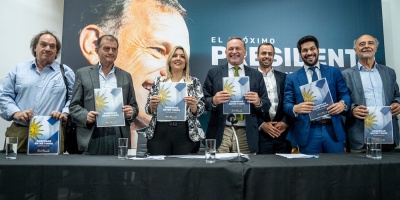 El candidato a la presidencia �lvaro Delgado present� el programa com�n de la coalici�n con 400 propuestas en 22 ejes tem�ticos