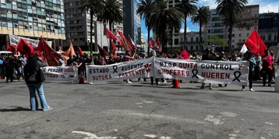 Paro y movilizaci�n del sindicato �nico del transporte de carga y ramas afines (SUTCRA)