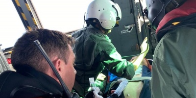 El Capit�n apu�alado en un buque hongkon�s est� siendo atendido ya en Maldonado, en el Sanatorio Mautone