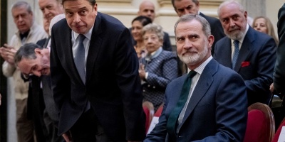 Militantes del PSOE piden abolir la monarqu�a en favor de la rep�blica por ser "incompatible con la democracia"