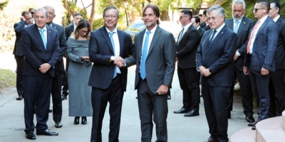 El presidente de la rep�blica, Luis Lacalle Pou, recibi� a su hom�logo de Colombia, Gustavo Petro, en la residencia oficial de Su�rez y Reyes