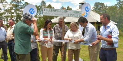 14 hogares accedieron a la energ�a el�ctrica en Jos� Pedro Varela y restan 200 para completar el Plan Uruguay 100% Electrificado