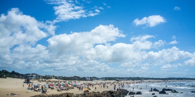Joven est� en cuidados intensivos tras tirarse a nadar  y ser arrastrado por la corriente hacia la orilla 