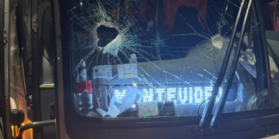 Arrojan piedras contra �mnibus interdepartamental