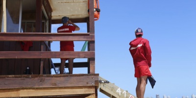 Guardavidas de Maldonado recomiendan que los ni�os est�n al alcance de un brazo de un adulto