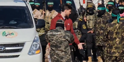 Ham�s libera a tres rehenes israel�es en el sexto intercambio durante el alto el fuego en Gaza