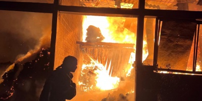 Se incendi� una f�brica abandonada en Villa Espa�ola