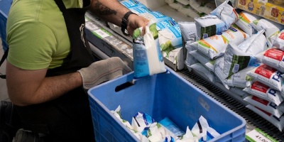 Precupaci�n por situaci�n de la empresa lechera INDULACSA, que plante� una reducci�n en la plantilla de operarios