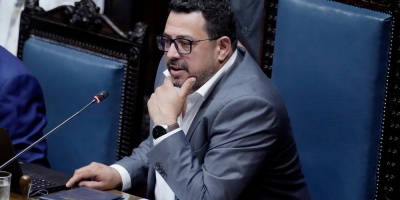 El secretario de Presidencia dijo que est�n conformes con el acuerdo alcanzado por los cargos con la oposici�n porque �necesitan que se los controle� 