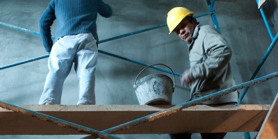 Un trabajador de la construcci�n sufri� lesiones tras caerse de una andamio en el cruce de Maldonado y Quijano