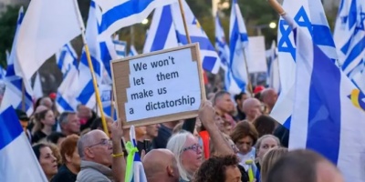 Miles de manifestantes protestan contra Netanyahu en Tel Aviv