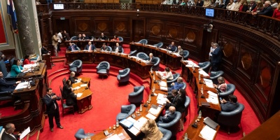 Con los votos del FA y PC se aprob� la venia de Mario Layera; el PN vot� en contra 