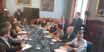 Contrapunto entre Delgado y Cardona por combustibles e industrias 