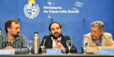 "Hay que pensar en la realidad de las personas, no de a pedacitos", dijo el ministro de Desarrollo Social