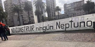 Opositores al proyecto Neptuno en Arazati se movilizan frente a Torre Ejecutiva