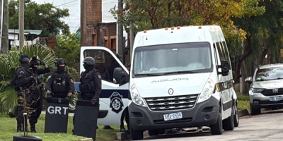 Se entreg� el polic�a que estuvo atrincherado en su casa m�s de 15 horas