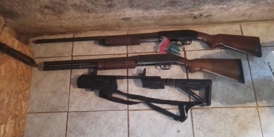 Incautaron cerca de 3000 municiones, prendas policiales, drogas y armas de gran calibre en el barrio Flor de Maroas