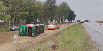 Un �mnibus interdepartamental con pasaje completo volc� en Flores