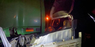 Bomberos rescat a una persona que qued atrapada dentro de un vehculo de maquinaria agrcola