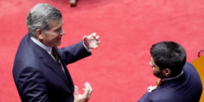 Cruce entre colorados por conferencia mientras se votaba el proyecto de ley para reformar la Caja de Profesionales.