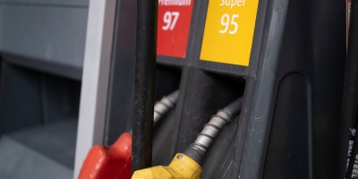 El Gobierno anunci una baja en el precio del gasoil y la nafta