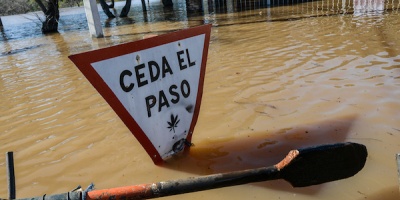 Bella Unin: dos familias evacuadas tras la crecida del Ro Uruguay
