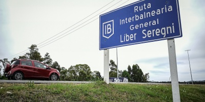 Una mujer en moto muri tras chocar con un auto en Ruta Interbalnearia