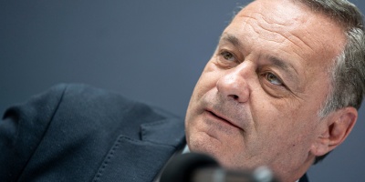lvaro Delgado inform al directorio blanco que renunciar al Senado