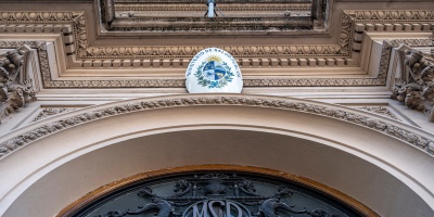 Se retira del mercado la pasta de dientes Colgate Total, ya prohibida en Argentina y Brasil