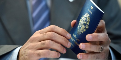 Estudiantes piden soluci�n transitoria al tema pasaportes para no cancelar planes de estudio en Francia