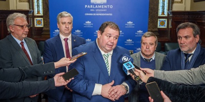 El ministro de Ambiente ser� interpelado en diputados por la decisi�n de no construir la planta de Arazat�