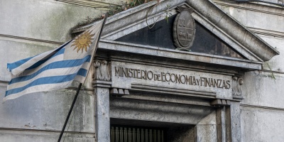 MEF estudia gravar la ganancia generada por dep�sitos e inversiones de residentes de Uruguay en el exterior