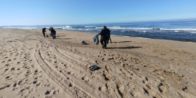 Intendencia de Maldonado y Perfectura retiran hidrocarburos en la zona de Playa Brava, en Punta del Este