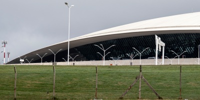 El aeropuerto de Carrasco incorporar un sistema para que los aviones puedan aterrizar con piloto automtico en momentos de visibilidad reducida 