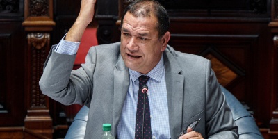 Legisladores del FA evaluarn denunciar a Da Silva por homofobia  y racismo tras sus dichos a Viera y Carballo