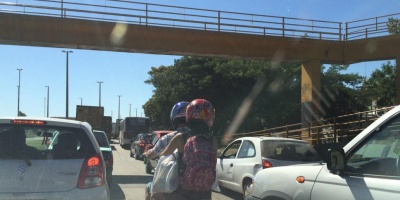 Tr�nsito congestionado en accesos a Montevideo