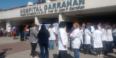 Protestan funcionarios de la salud por veto del presidente Milei
