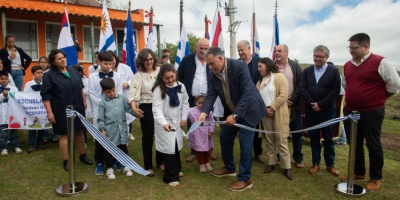 El presidente Yamand Orsi inaugur en Tacuaremb las obras de electrificacin de UTE en la escuela rural de San Benito