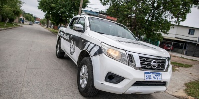 Delincuentes armados y encapuchados ingresaron a una casa por un ventanal y se llevaron U$S 50.000 y $200.000