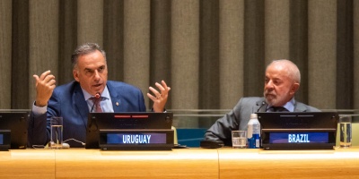 El presidente de la República Yamandu Orsi llamó a revalorizar la bandera de la libertad